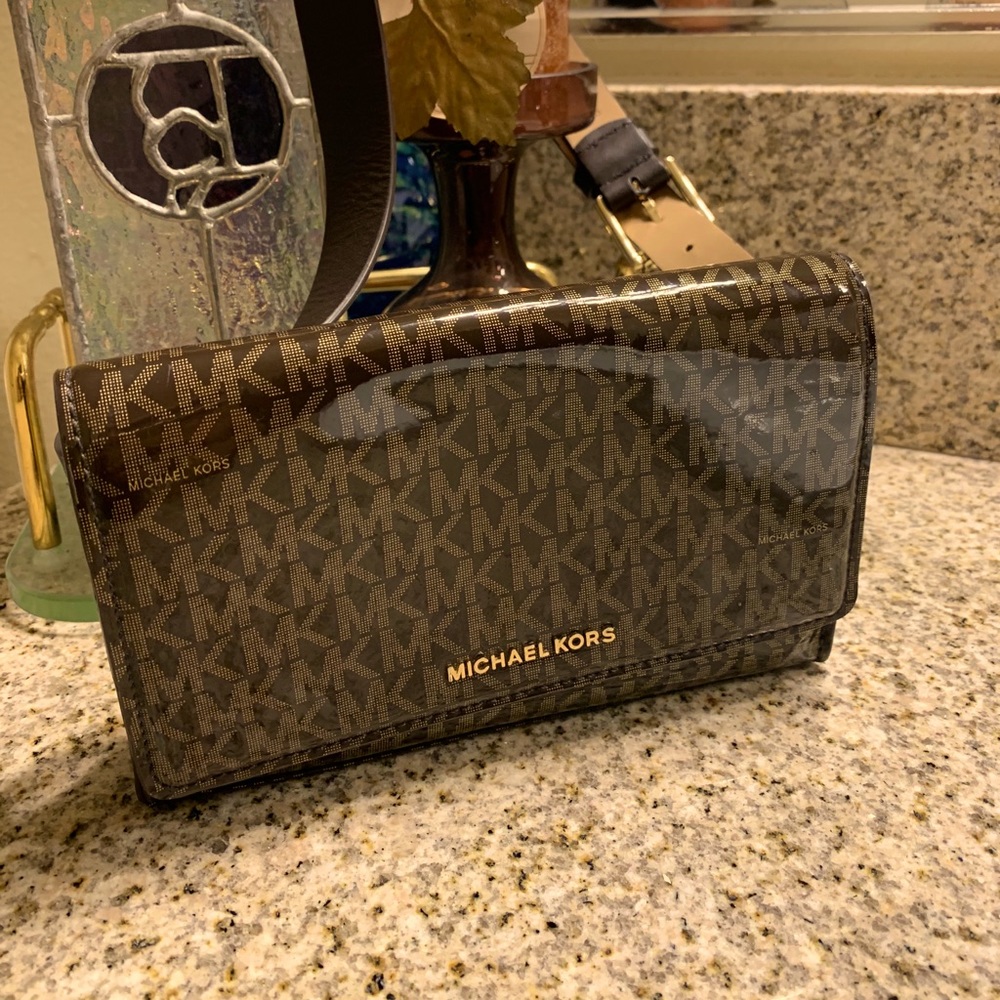 MICHAEL KORS🤩🤎”MK SHINY LOGO BELT BAG🤎WOWWW🤎🤩